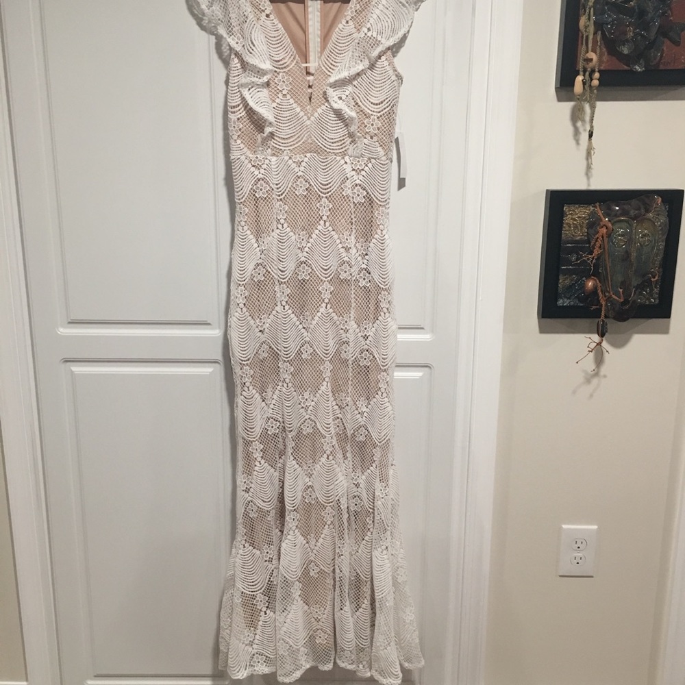 Gorgeous lace over tan lining  slimming